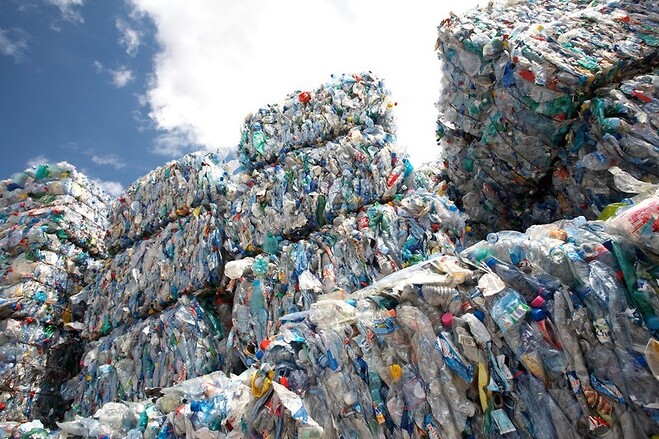 Bæreposer i plast benyttes i Norge også i stor grad innen avfallshåndtering og til panteflasker.