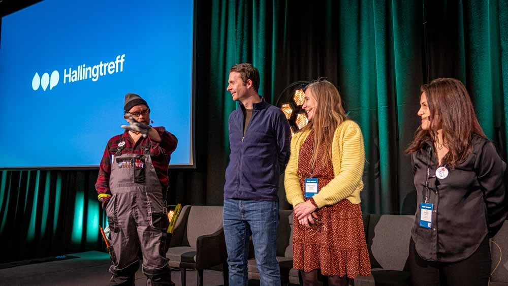 F.v. "Peder Røyrvik", Sverre Tragethon, Martina Bergh Svedahl og Borghild T. Folkedal på Hallingtreff 2025