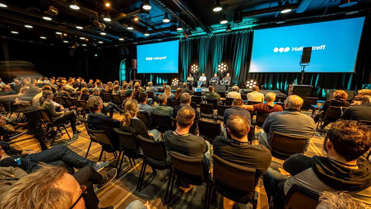 Fullt hus på Hallingtreff.