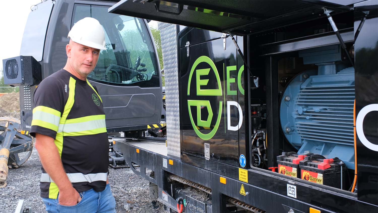 Trekker store PE-ledninger langt i leire